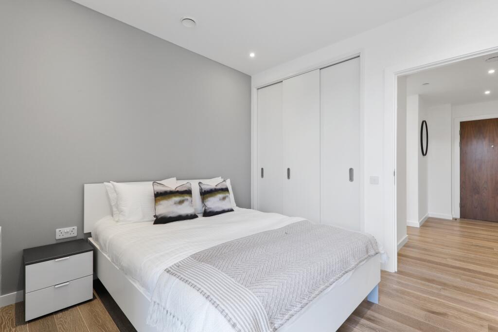 3 bedroom apartment at East Village - Image 6