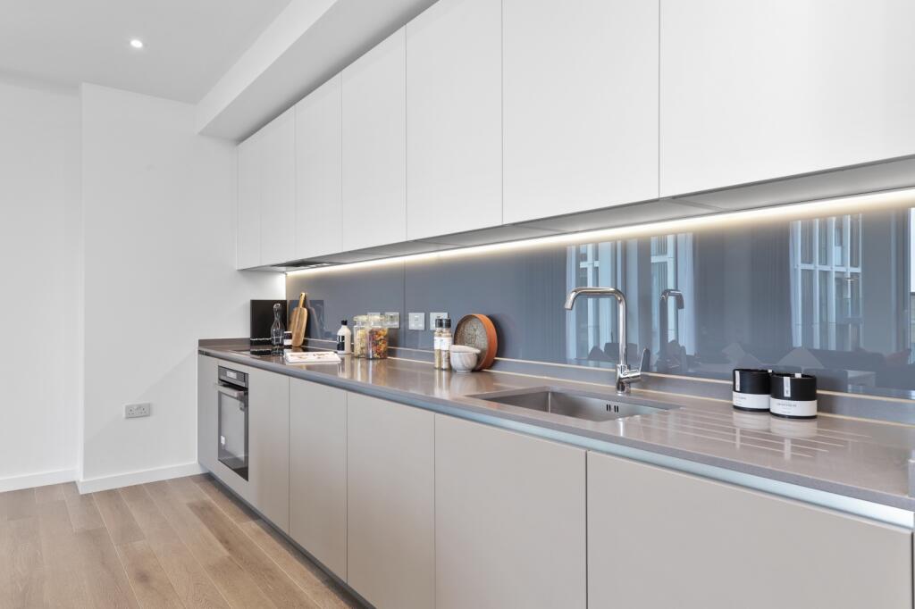 3 bedroom apartment at East Village - Image 10