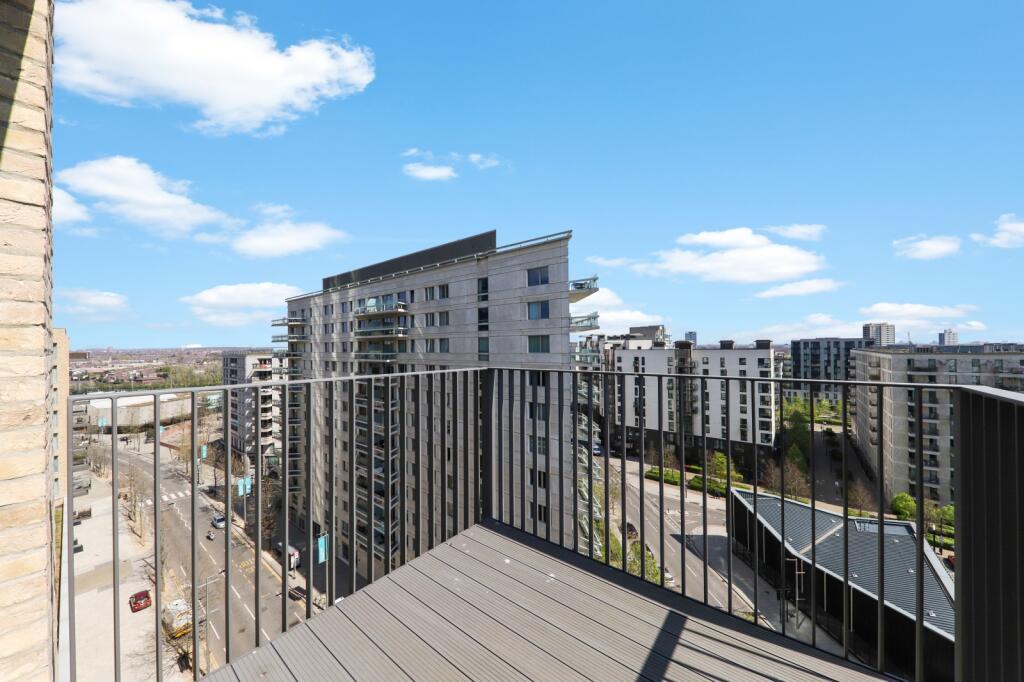 3 bedroom apartment at East Village - Image 29