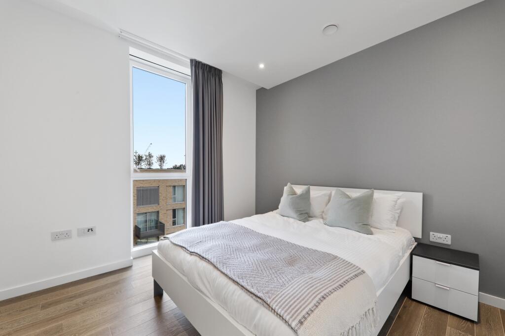 3 bedroom apartment at East Village - Image 39