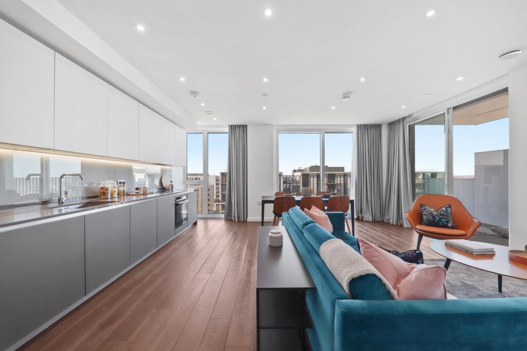 3 bedroom apartment at East Village - Image 5