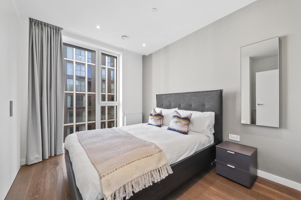 3 bedroom apartment at East Village - Image 6