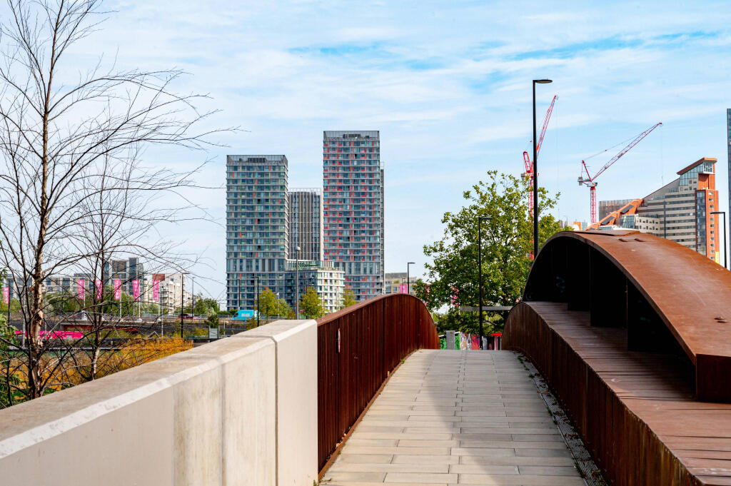 3 bedroom apartment at East Village - Image 10