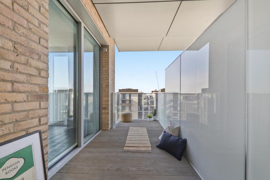 3 bedroom apartment at East Village - Image 16