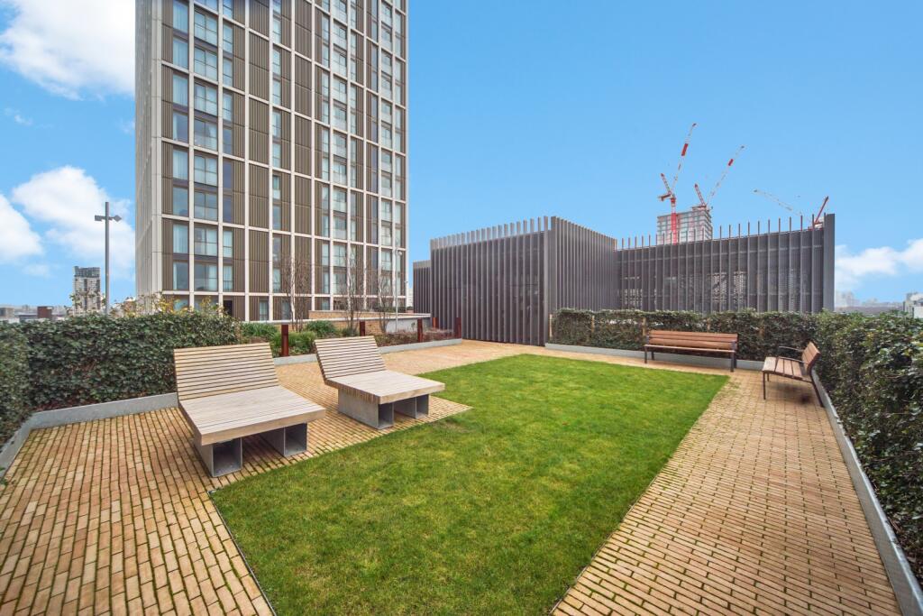 3 bedroom apartment at East Village - Image 23