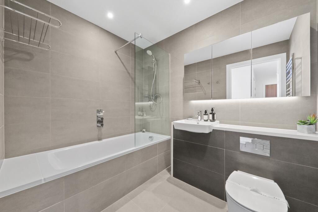 3 bedroom apartment at East Village - Image 27