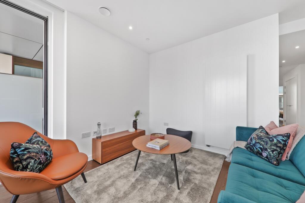 3 bedroom apartment at East Village - Image 29