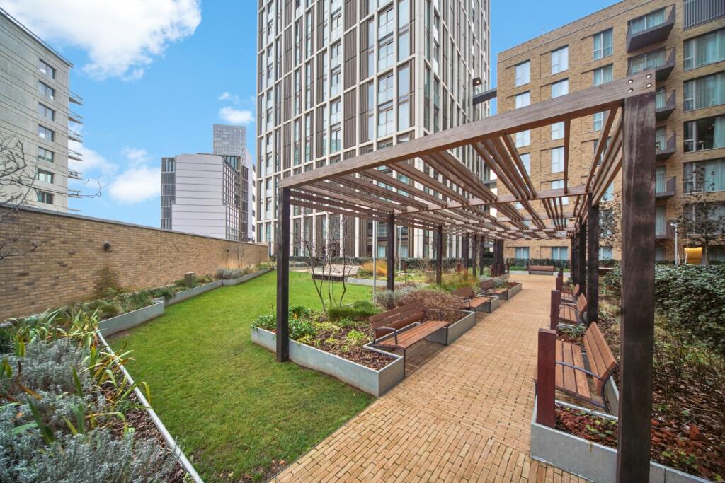 3 bedroom apartment at East Village - Image 30