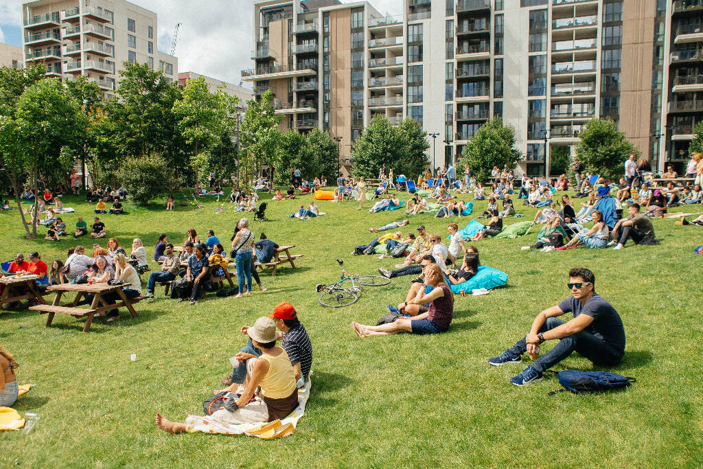 2 bedroom apartment at East Village - Image 10