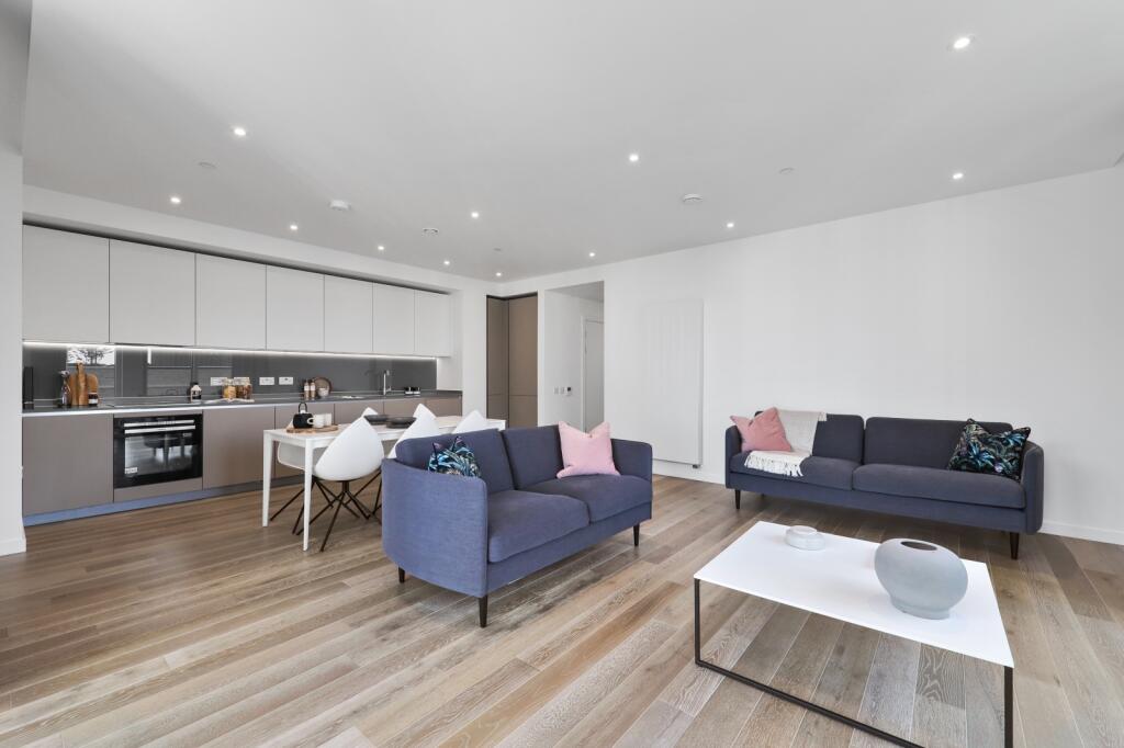 3 bedroom apartment at East Village - Image 11