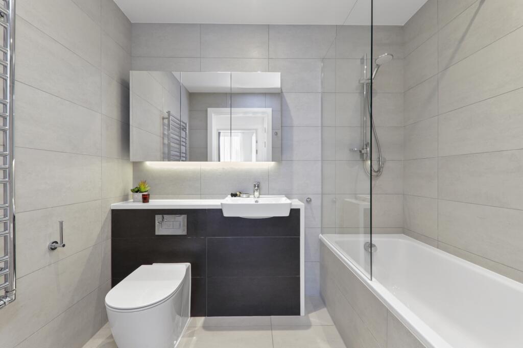 3 bedroom apartment at East Village - Image 29