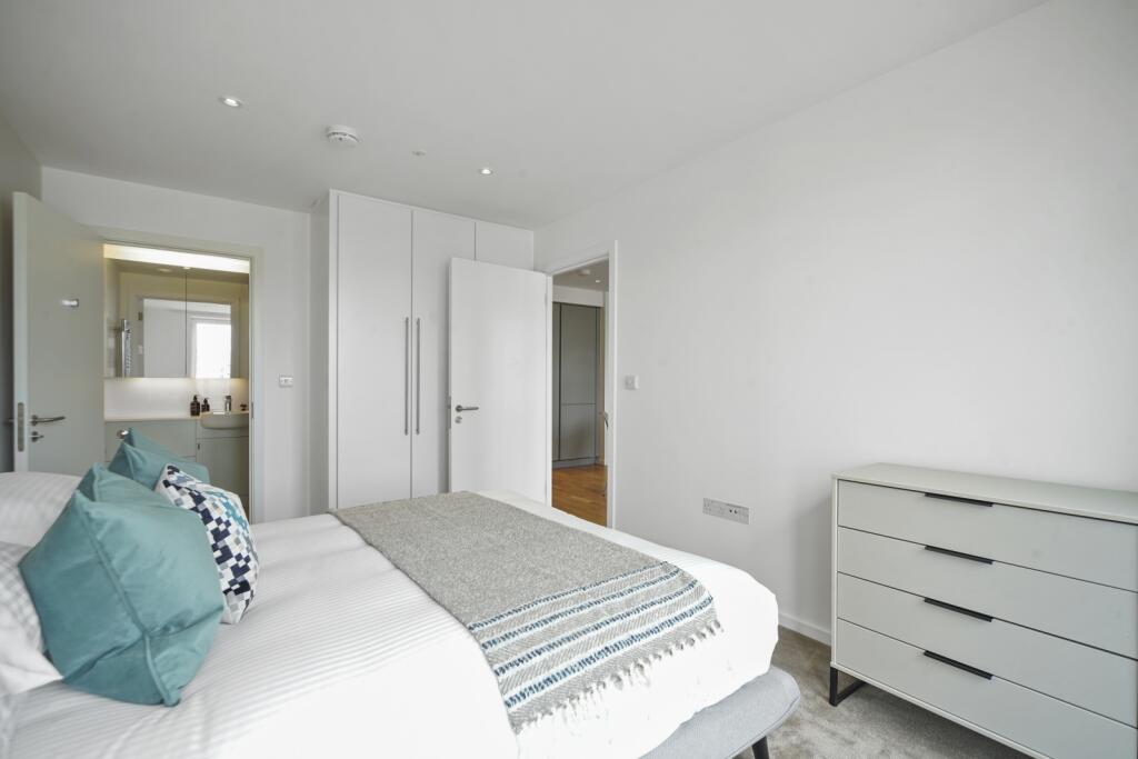 2 bedroom apartment at East Village - Image 12