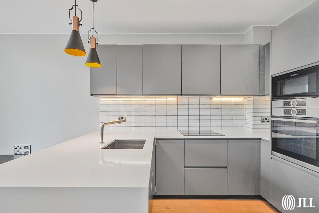 3 bedroom apartment at Sugar House Island - Image 13