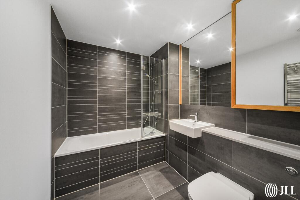 3 bedroom apartment at Sugar House Island - Image 25