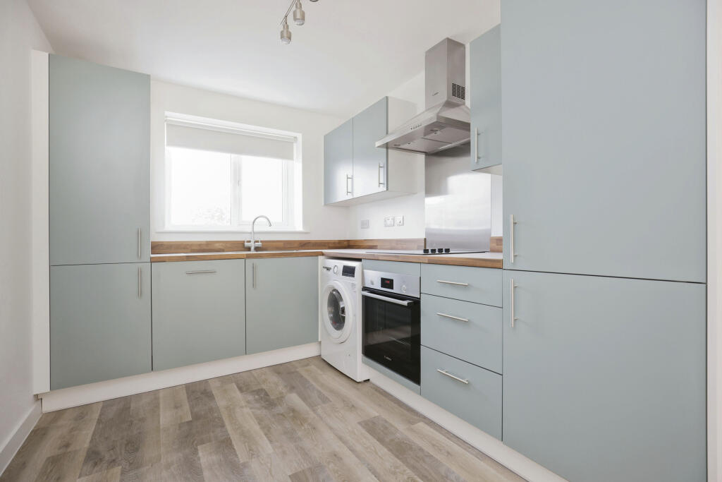 3 bedroom house at Stanton Cross - Image 16