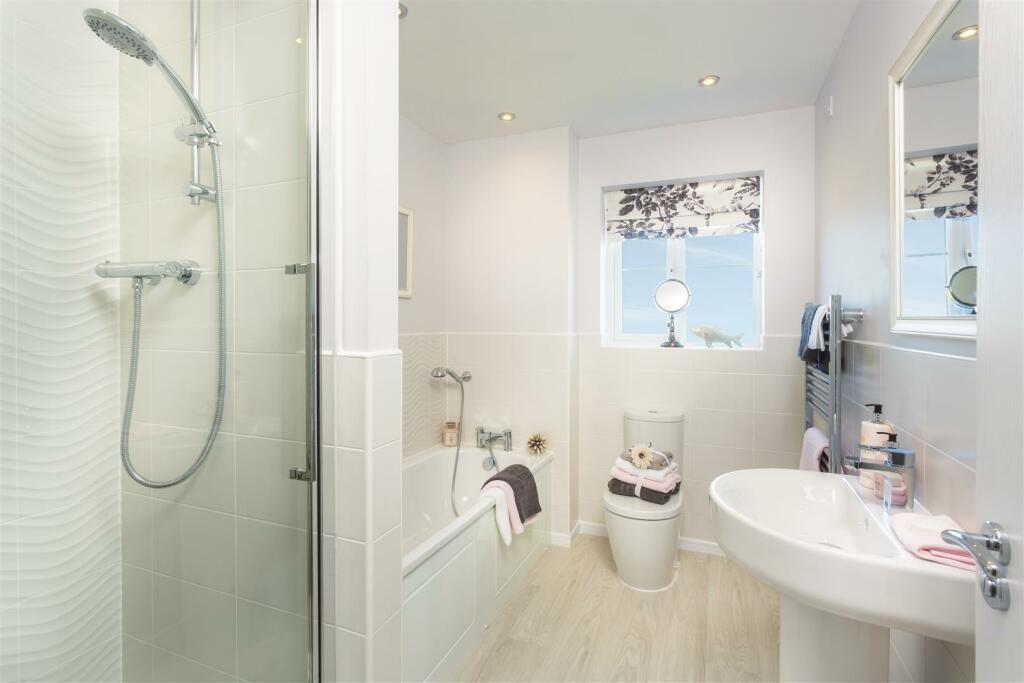 3 bedroom house at Siskin Park - Image 6