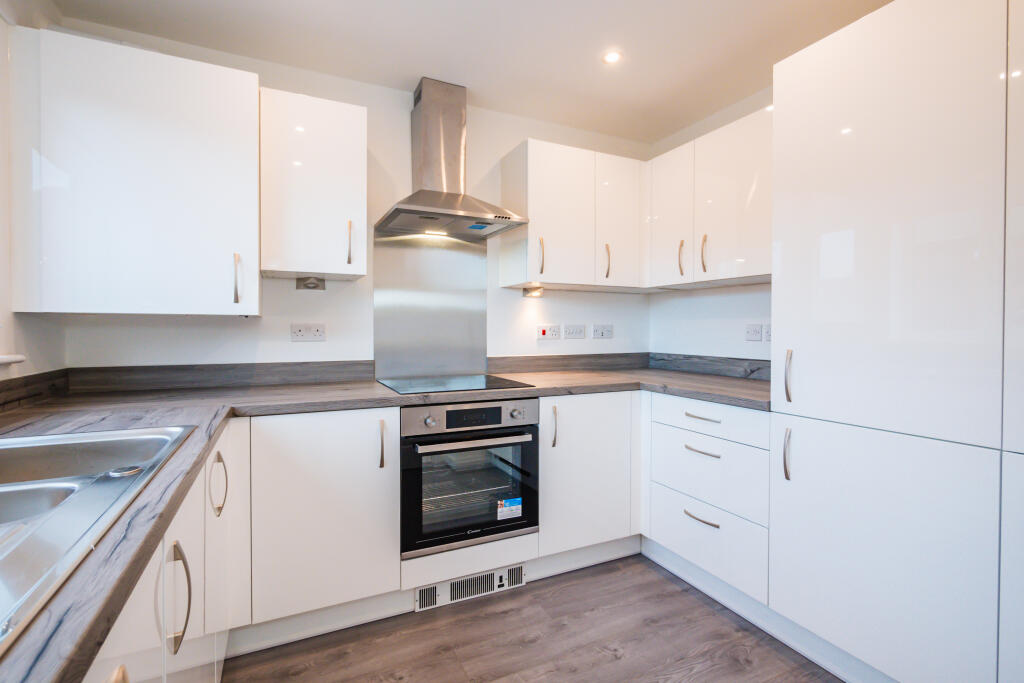 2 bedroom house at Albion Place - Image 13