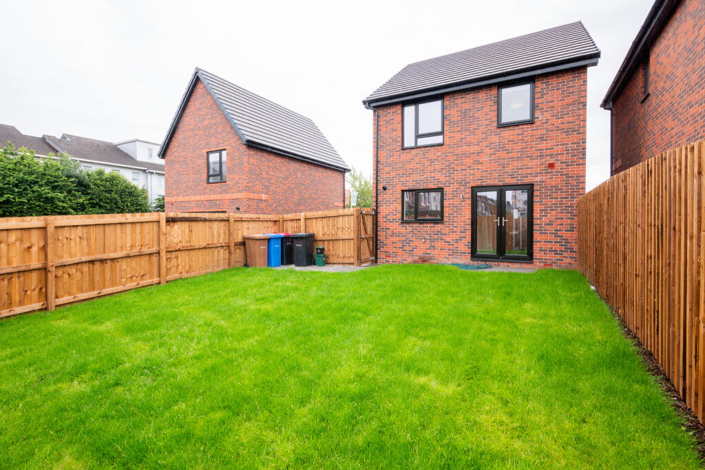 3 bedroom house at Albion Place - Image 11