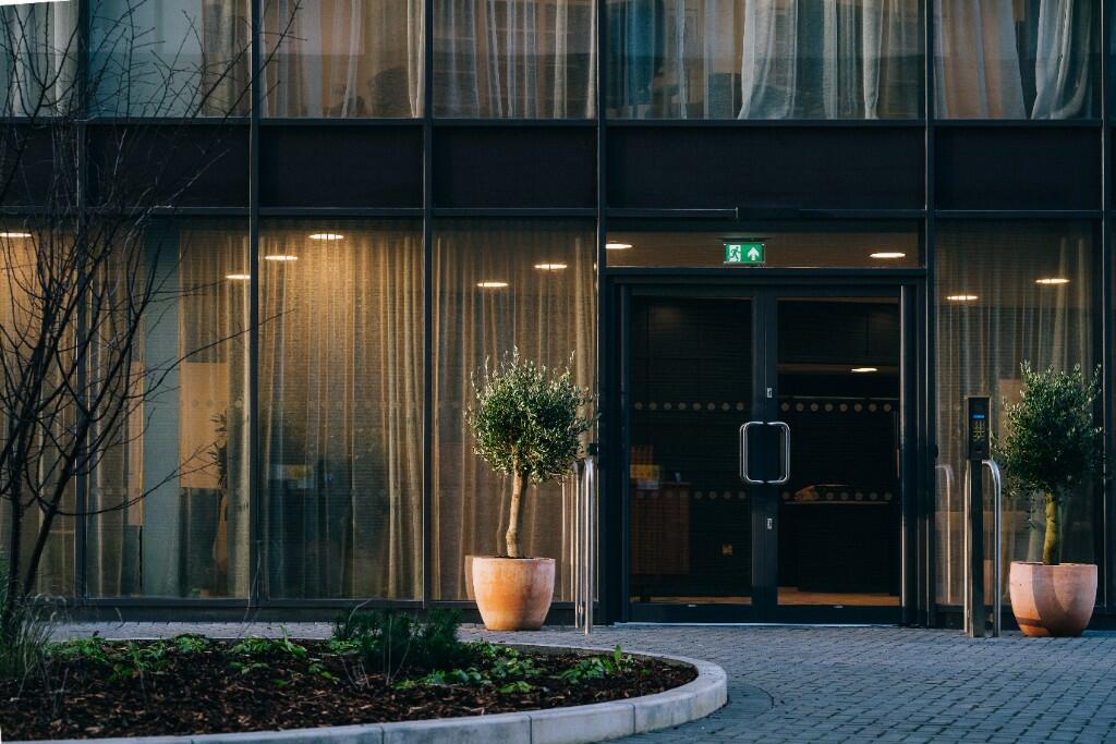 2 bedroom apartment at Chapel Wharf - Image 13