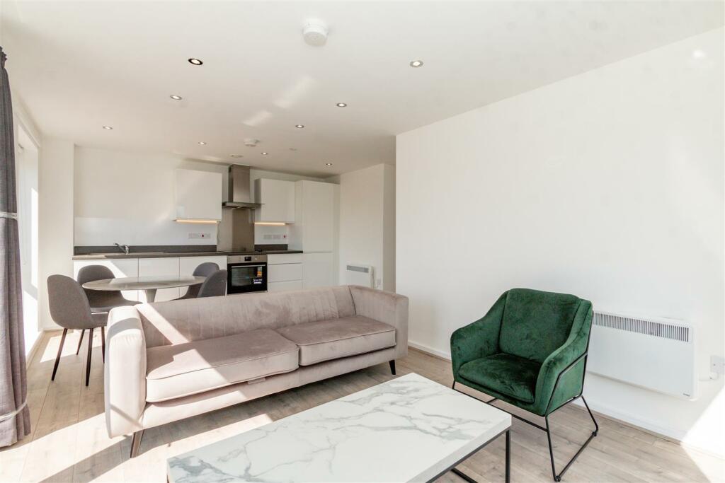 2 bedroom apartment at Empyrean - Image 14