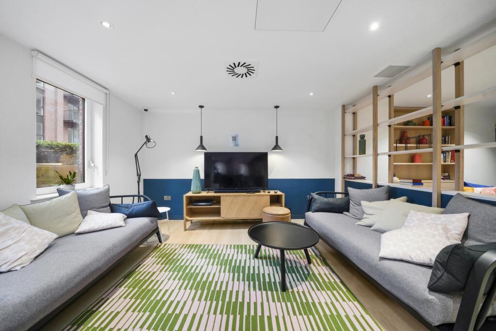 2 bedroom apartment at New Maker Yards - Image 7