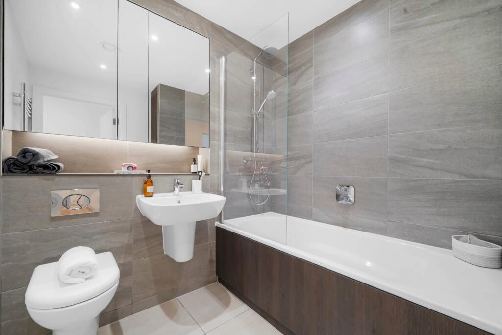 3 bedroom apartment at New Maker Yards - Image 14