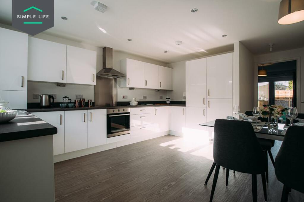 4 bedroom house at Prince's Gardens - Image 8