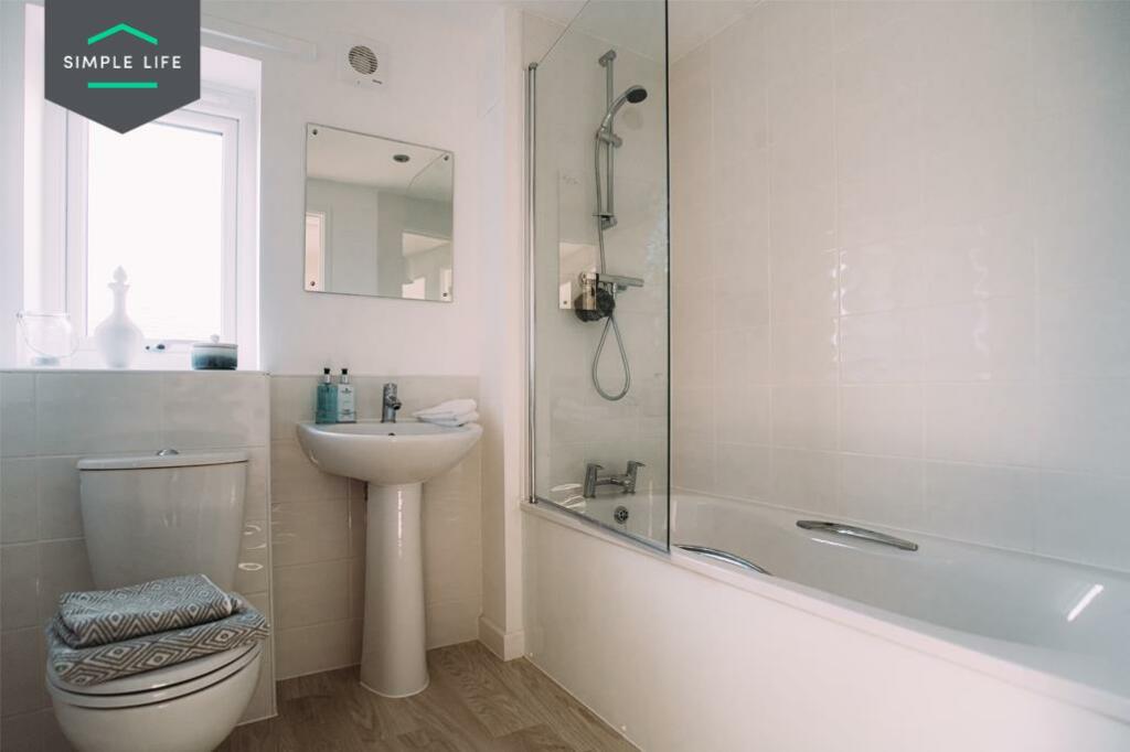 4 bedroom house at Prince's Gardens - Image 9