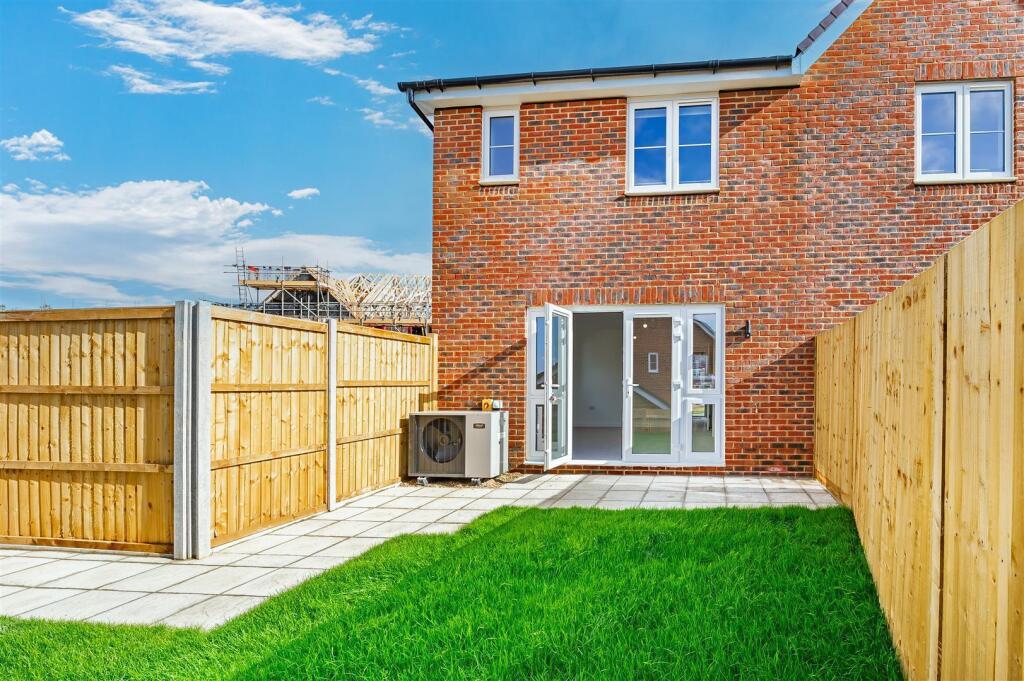 2 bedroom house at Ashdown House - Image 12