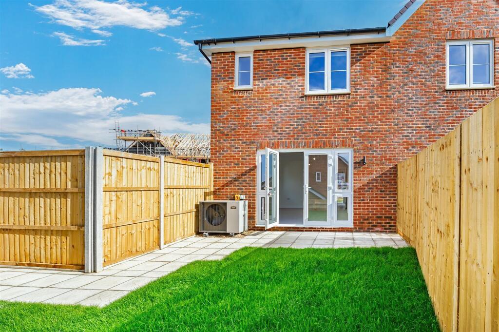 3 bedroom house at Ashdown House - Image 11