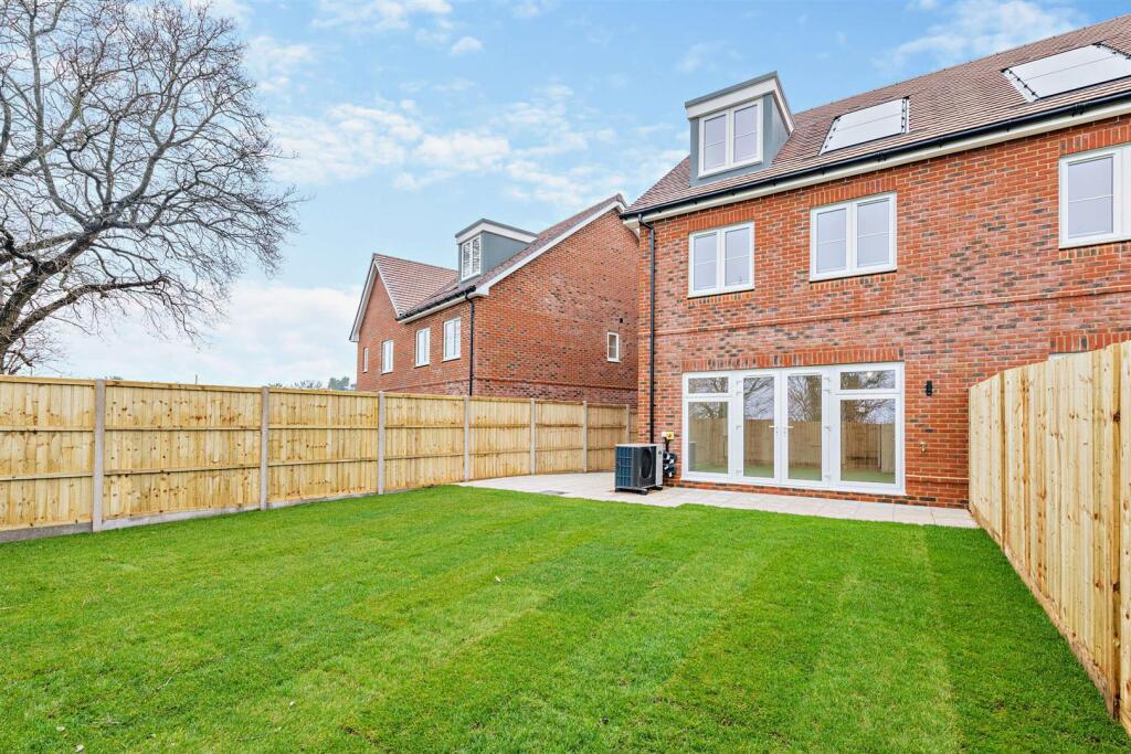 4 bedroom house at Ashdown House - Image 25