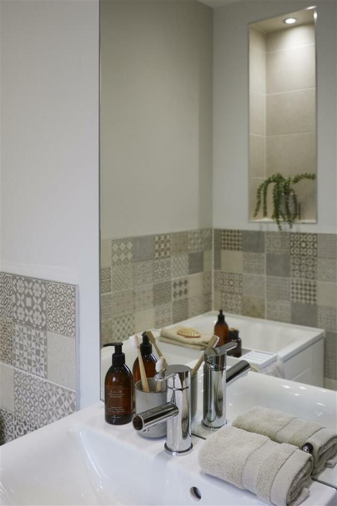 3 bedroom house at Siskin Park - Image 16