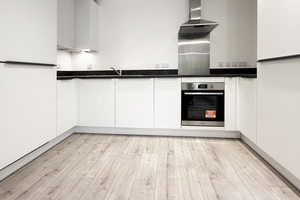 2 bedroom apartment at West Park Quarter - Image 5