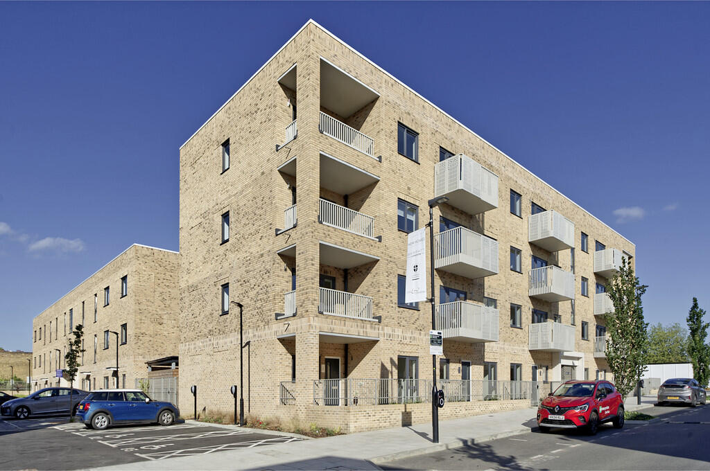 2 bedroom apartment at Springfield Parkside - Image 2