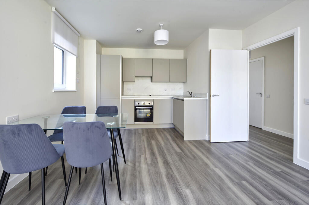 2 bedroom apartment at Springfield Parkside - Image 12