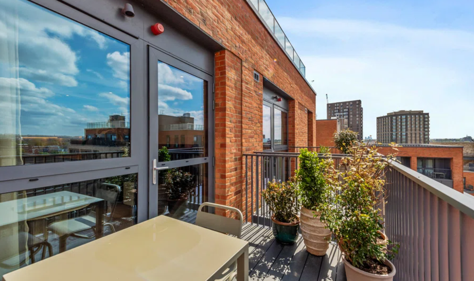 2 bedroom apartment at The Sessile - Image 13