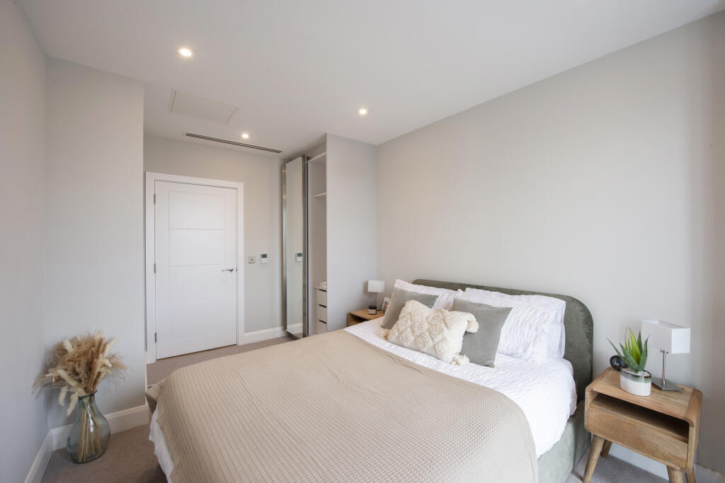 1 bedroom apartment at The Lark - Image 14