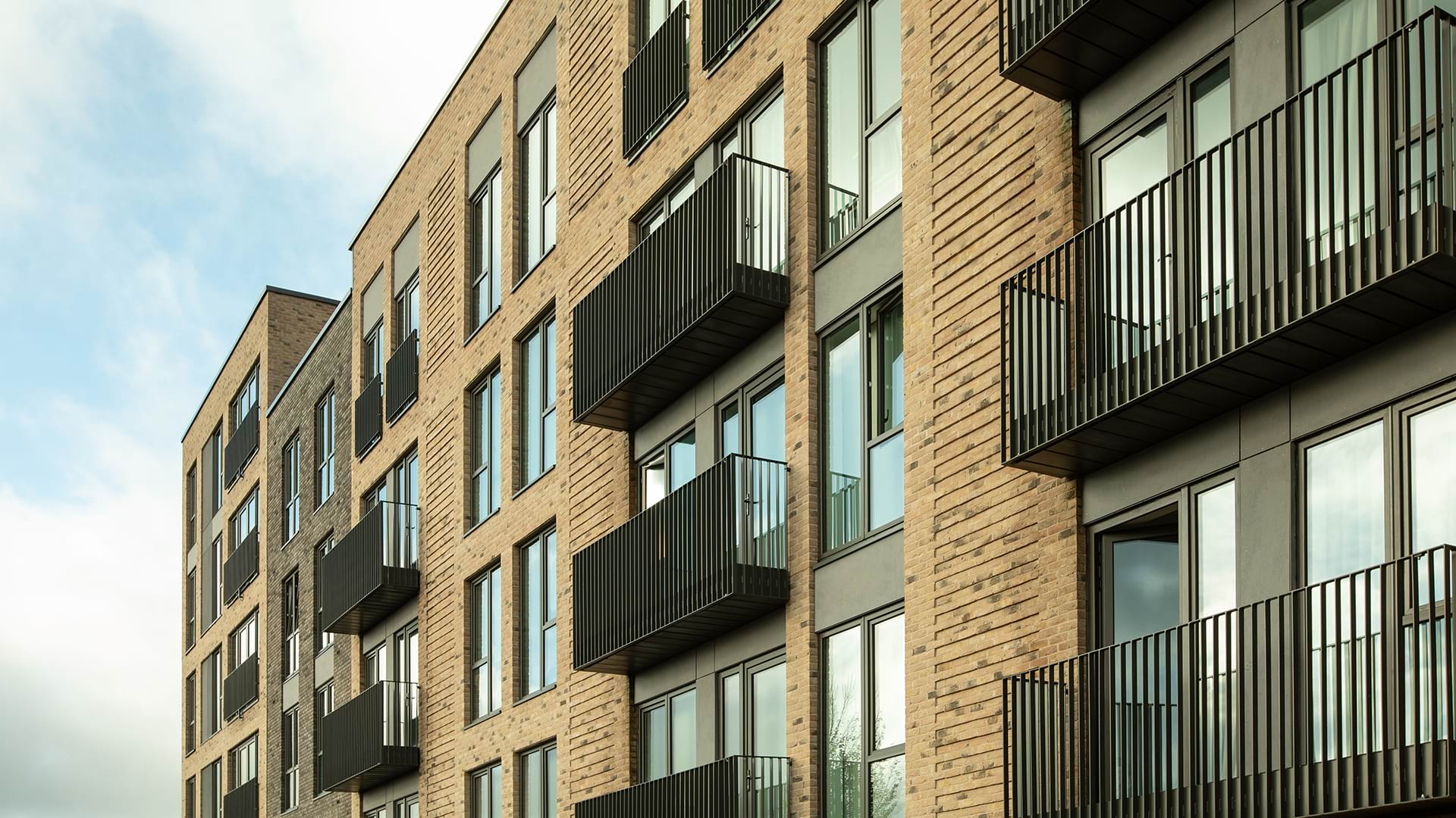 1 bedroom apartment at Cortland Cassiobury - Image 2