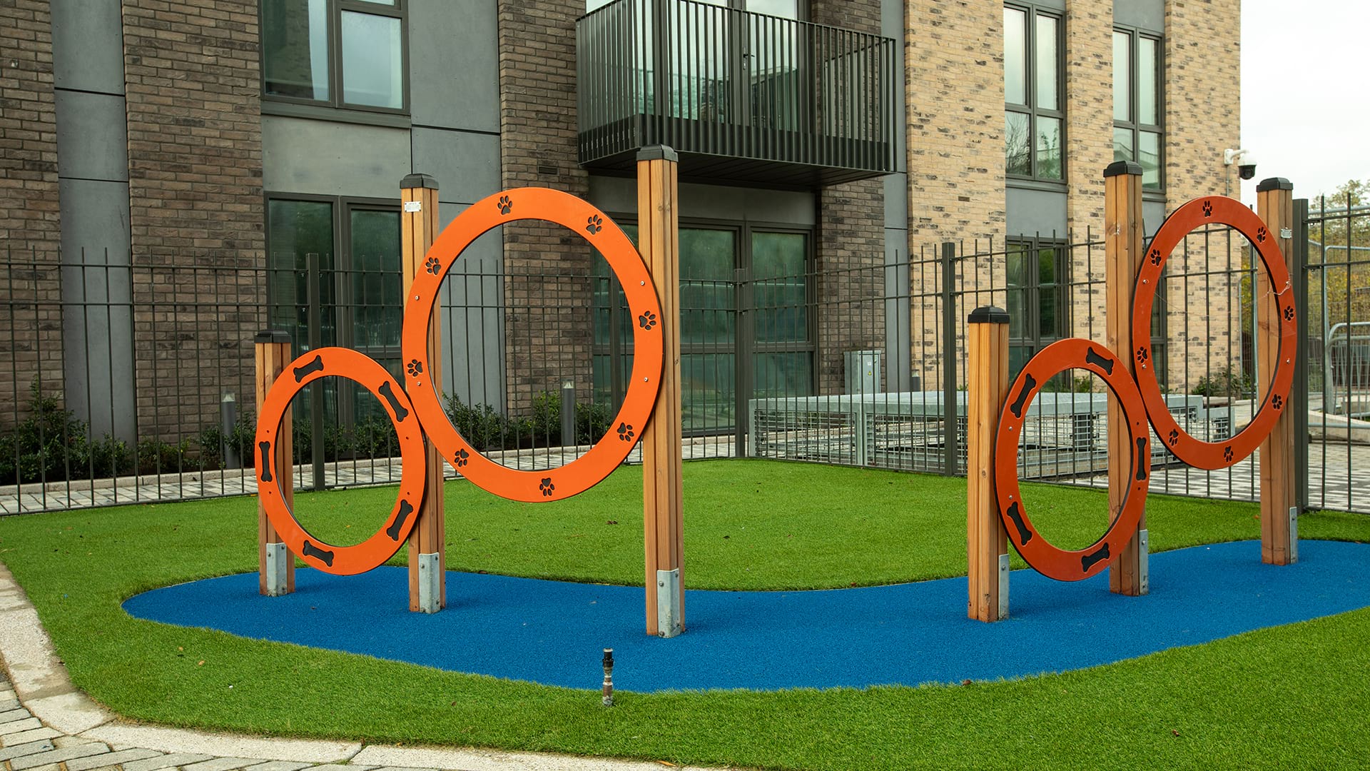 2 bedroom apartment at Cortland Cassiobury - Image 20