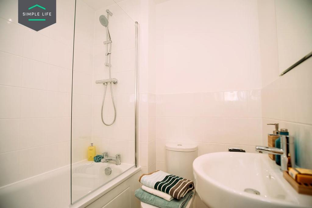 4 bedroom house at Wards Keep - Image 12