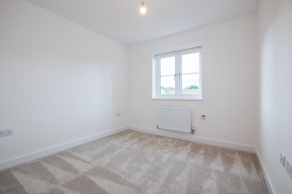 3 bedroom house at Stanton Cross - Image 3