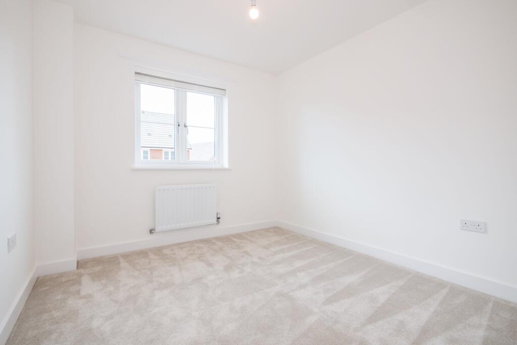 3 bedroom house at Stanton Cross - Image 8