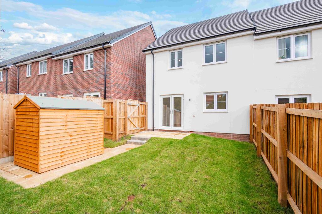 3 bedroom house at Stanton Cross - Image 9