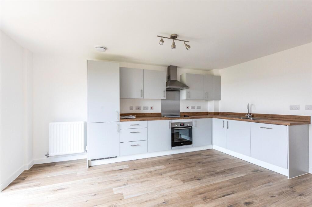 3 bedroom house at Stanton Cross - Image 14