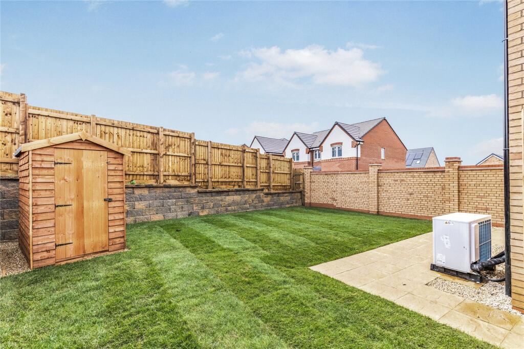 3 bedroom house at Stanton Cross - Image 12