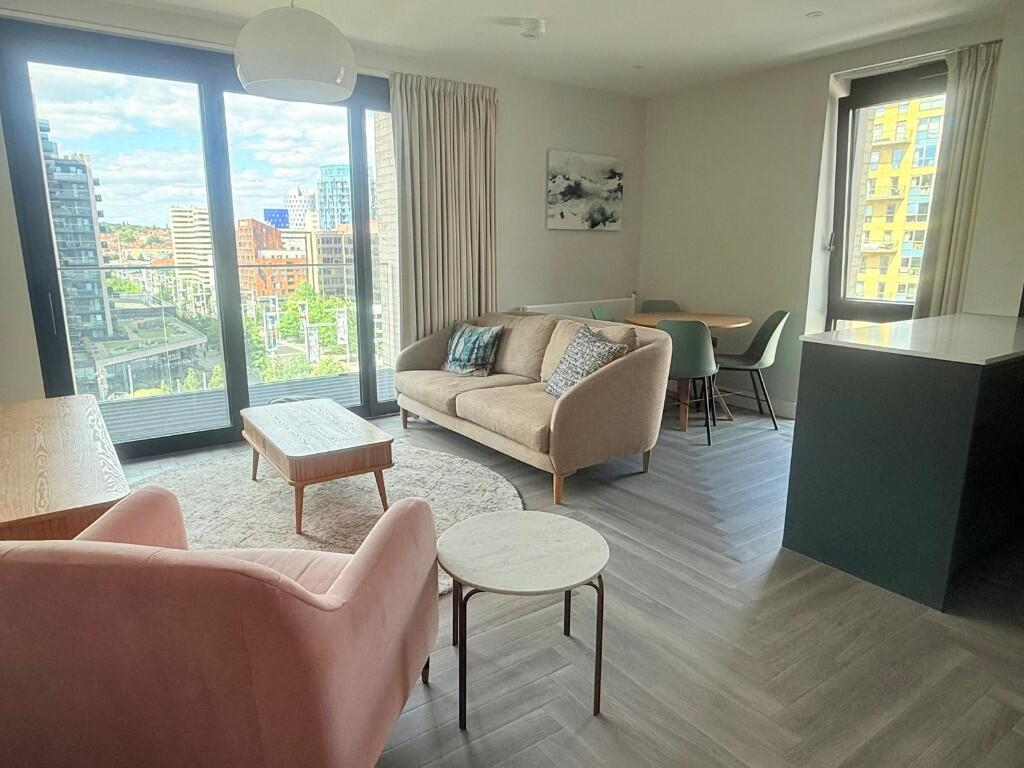 2 bedroom apartment at Alameda - Image 4