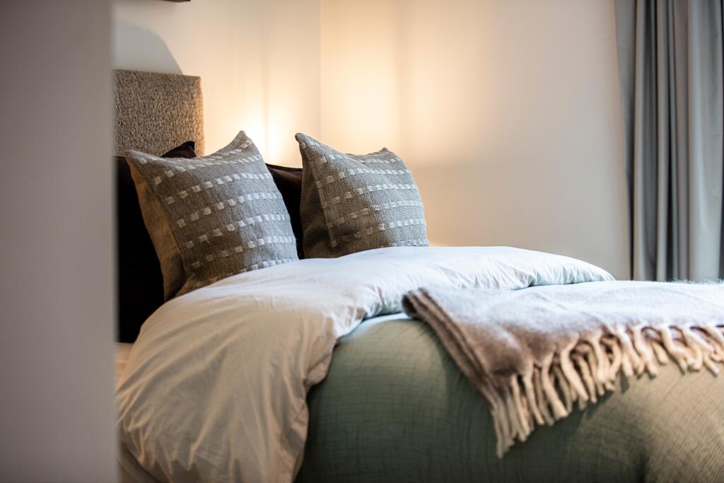 2 bedroom apartment at Alameda - Image 7