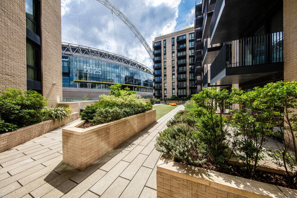 2 bedroom apartment at Alameda - Image 7