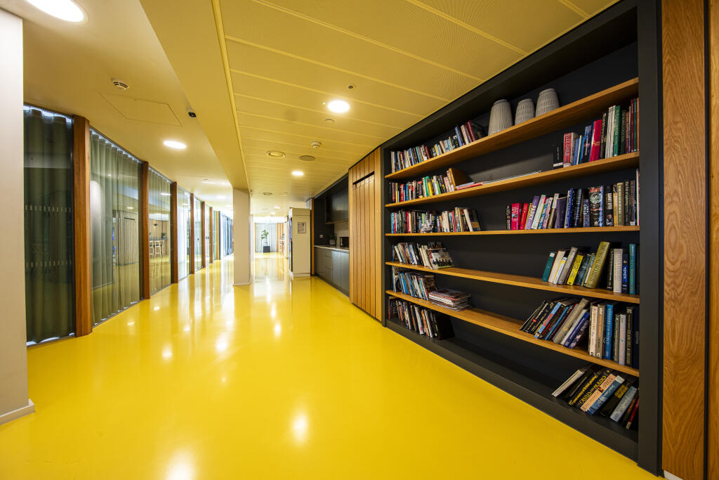 2 bedroom apartment at Alameda - Image 10