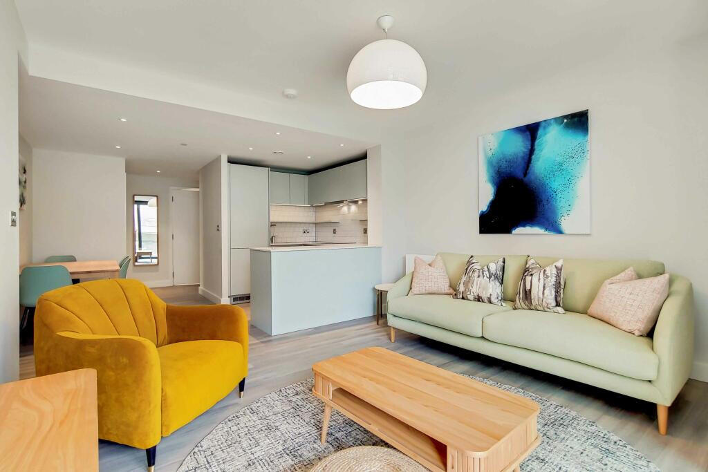 2 bedroom apartment at Alameda - Image 11